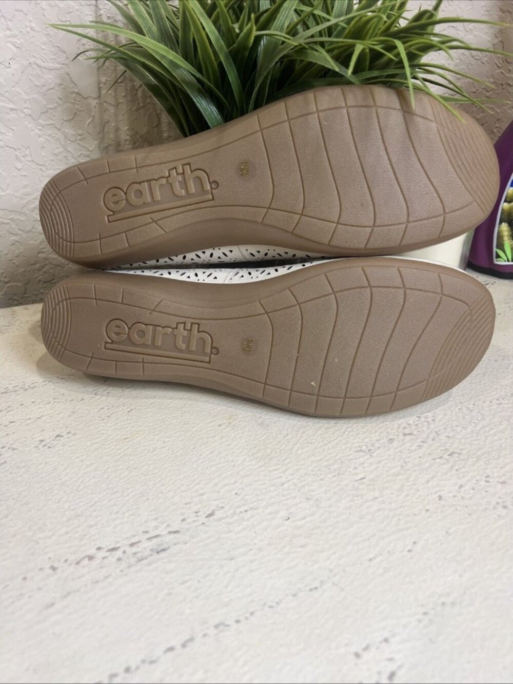 Earth Origins Geometric Ivory Slip-On Shoes Women Size 10N - Picture 8 of 12